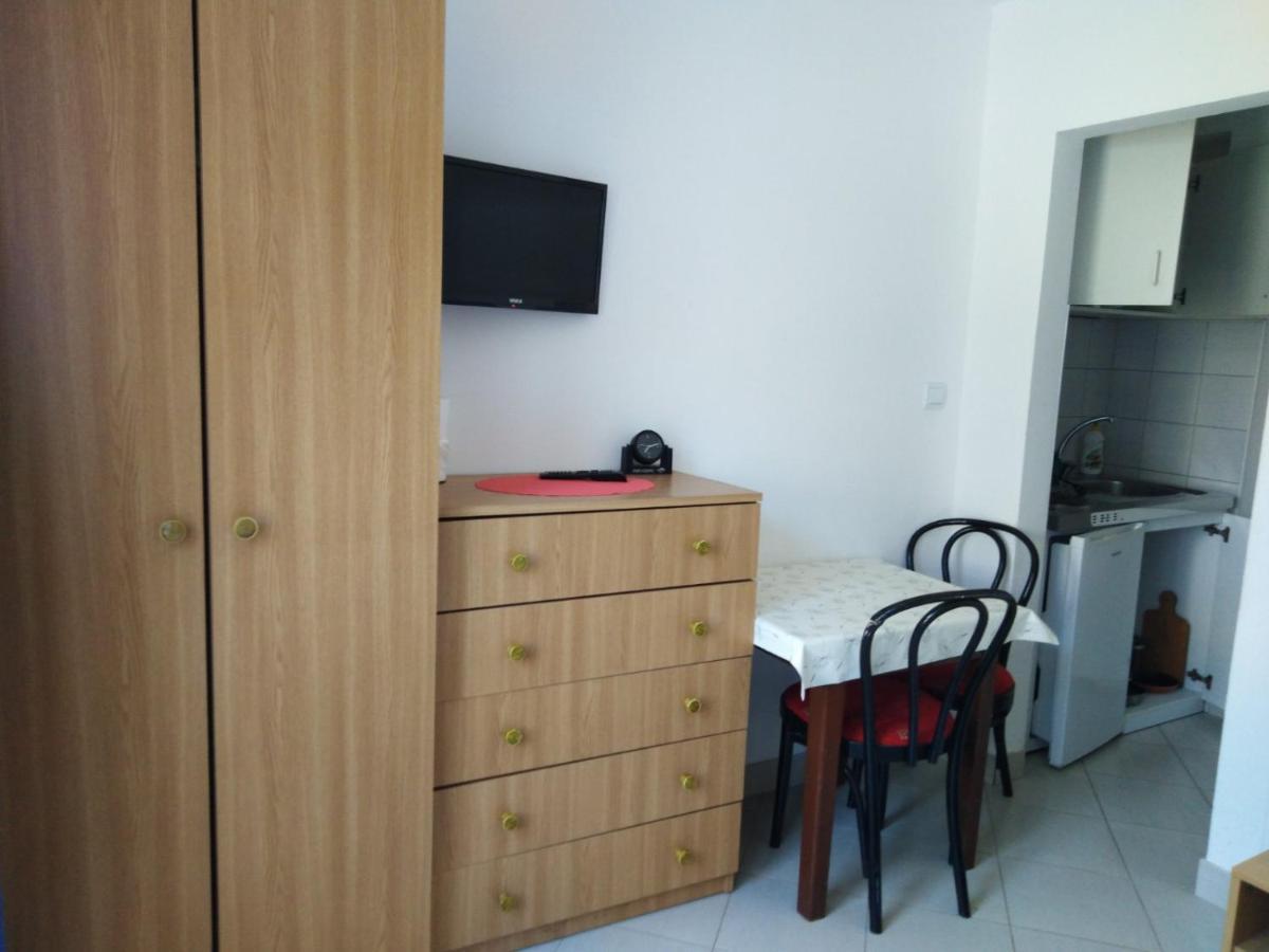 Apartments Melly ซาโอสโตรก ห้อง รูปภาพ